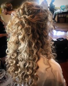 Curly Bridal Hair, Curly Wedding Hair, Beautiful Curls, Half Up Hair, Wedding Hair And Makeup, Long Curly Hair, Twist Hairstyles, Long Curly, Natural Curls