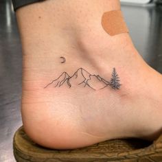 The Best Tattoo Ideas Pikes Peak Tattoo, Peak Tattoo, Handpoke Tattoo, Muster Tattoos, Discreet Tattoos, Dainty Tattoos, Subtle Tattoos