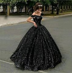 Ball Gown Black, Black Sequin Prom Dress, Gaun Abad Pertengahan, Black Ball Gown, Gown Black, Black Prom Dress, Black Prom, Ball Gowns Evening, Quince Dresses