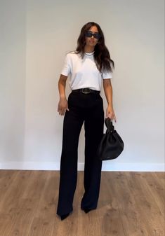 Going Shopping Outfit Casual, Black Serving Outfit, White And Black Office Outfit, Casual Chic Outfit Summer 2024, Modern Casual Work Outfits Women, Business Casual Hostess Work Outfits, White Top And Black Trousers Outfit, Work Outfit Inspo Business Casual, Minimalist Wardrobe Women 30s