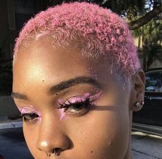 delineado rosa | Shaved hair designs, Short natural hair styles, Short hair styles Hair Color For Dark Skin Tone, Hair Color For Dark Skin, Short Dyed Hair, Waves Haircut, Shaved Hair Designs, Natural Hair Short Cuts, Colors For Dark Skin