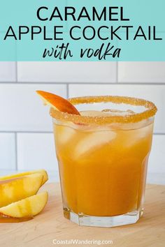 Caramel Apple Cocktail with vodka Apple Cider Cocktail Recipes Vodka, Caramel Vodka Apple Cider, Fall Alcoholic Drinks, Boozy Apple Cider, Apple Cider Alcohol, Vodka Apple Cider, Spiked Apple Cider Recipe