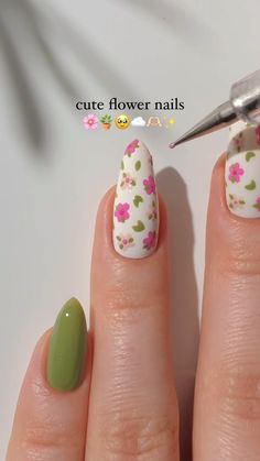 Instagram Pink Flower Nails, Summer Nails 2024, Abstract Nail, Green Nail Art, Beauty Hacks Nails, Abstract Nail Art, Vintage Nails, Lavender Nails