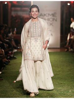 Dori Embroidery, Monday Outfit, Indian Designers, Indian Designer Suits, Anita Dongre, Fashion Week 2018, Ethnic Outfits, Embroidery Floral, Lakme Fashion Week