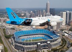 an airplane is flying over a stadium in the city