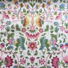 an intricately designed wallpaper with flowers and leaves