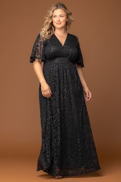 The plus size model is wearing a long sequin lace gown. Plus Size Black Tie Dress, Plus Size Gala Dress, Jumpsuit And Cardigan, Lace Long Gown, Curvy Wedding, Chic Cardigan, Soiree Dress, Evening Gown Dresses, Black Tie Dress