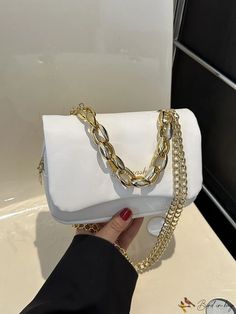 BirdinBag - Chic Crossbody Bag: Mini Fashion Chain Handbag with Casual Commuter Metal Chain Chic Crossbody Bag, Chain Decor, Chain Handbag, Chain Pattern, Novelty Bags, Chain Crossbody Bag, Black Chain, Square Bag, Mini Fashion