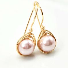 Beautiful and delicate pearls women's earrings, they are a perfect gift of jewelry for wedding or bridesmaid and personal use, they are hand-crafted with selective pieces of precious stones and gold fill wire. a charming minimalist detail and as daily use it looks good with everything outfit since beige is a neutral color. For these beautiful earrings you can choose to make us in any of our wrapped wire: rose gold, silver or gold the one you like best Receive these earrings in a box ready to giv Elegant Dangle Hoop Earrings For Mother's Day, Elegant Hoop Earrings For Mother's Day, Pearl Teardrop Hoop Earrings For Gift, Pearl Teardrop Hoop Earrings As Gift, Teardrop Pearl Hoop Earrings For Gifts, Gift Pearl Earrings With Ear Wire, Gift Pearl Earrings With Pearl Charm, Feminine Rose Gold Pearl Earrings Gift, Hypoallergenic Rose Gold Pearl Earrings