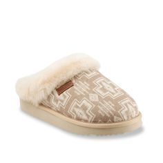 Pendleton-Harding Slipper Wrap your feet in maximal warmth and style with the Harding slipper from Pendleton. Designed with shearling lining and footbed for toasty comfort, this slipper comes with Harding Pendleton prints on the vamp for a charming look. Sheep Shearing, Baby Fabric, Wool Shirt, Slippers Women, Hooded Towel, Slipper Socks, House Shoes, The Quiet, Mens Pajamas