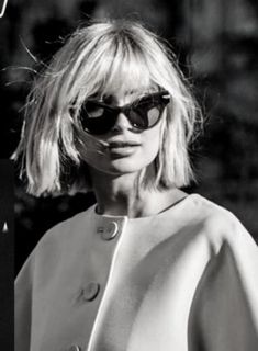 French Bob With Bangs Blonde, Short Hair With Bangs And Glasses, French Bob Haircut Short, French Bangs Short Hair, Blonde French Bob, Blonde Bob With Fringe, Blonde Hair With Fringe, Blond Pony