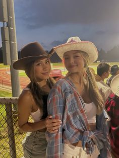 #western #football #outfits Wild West Theme, Cowgirl Western, Football Outfits, Football Game