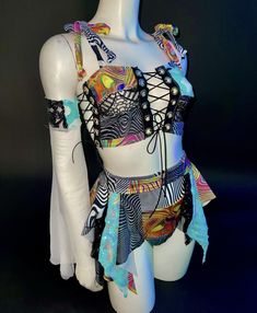 Metallic Rave Outfits, Rave Outfits Diy, Summer Camp Outfits, Wwe Outfits, Rave Festival Outfits, Rave Fits, Cyberpunk Clothes, Festival Outfits Rave, Outfits Rave