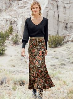 Black Skirt Outfit Winter, Long Black Skirt Outfit, Flower Maxi Skirt, Black Skirt Outfits, Victorian Wallpaper, Black Ground, Evening Skirts, Winter Skirt Outfit