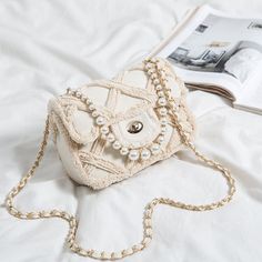 Brand Name: NoEnName_NullHandbags Type: Shoulder BagsTypes of bags: Shoulder Crossbody BagsMain Material: LinenLining Material: PolyesterShape: FLAPPlace Of Origin: GUANG DONG ProvinceOrigin: CN(Origin)Pattern Type: GeometricExterior: Flap PocketOccasion: VersatileGender: WOMENStyle: CasualNumber of Handles/Straps: Single Vintage Handbag, Pearl Bag, Cloth Bag, Linen Style, Shoulder Messenger Bag, Messenger Bags, Vintage Handbags, Chain Bags, Bag Shoulder