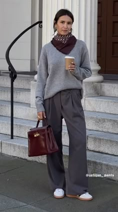 Grey Trousers Outfit Women, Gray Shirt Outfit, Wide Leg Trousers Outfit, Wide Leg Outfit, Beige Hose, Grey Sweater Outfit