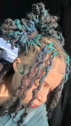 @bitcchiihateyuu Colors For Locs, Edges With Locs, Multi Colored Locs, Hairstyles With Locs, Blue Locs, Curly Dreads, Medium Loc Styles Women, Retwist Locs Style