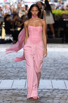 Prabal Gurung Spring 2025 Ready-to-Wear Collection | Vogue Sum Dresses, Pink Runway, Prabal Gurung, Fashion Week Runway, Spring Fashion Trends, Party Fashion, Pink Fashion