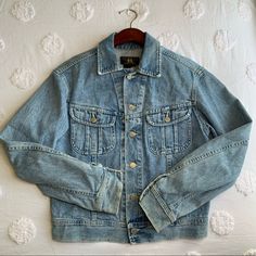 Vintage 1990s Ralph Lauren Rrl Denim Jacket Made In Usa Size Small Approximate Measurements Pit To Pit: 20 Inches Length Taken From The Back: 22 Inches Shoulder To Shoulder: 18.5 Inches In Good Condition Overall Small Paint Stain Is Shown On Sleeve Cuff And Some Light Discoloration Spots Can Be Seen In Pictures Comes From A Smoke Free Home Ralph Lauren Denim Jacket, Small Paint, Ralph Lauren Denim, Sleeve Cuff, Paint Stain, Ralph Lauren Men, Vintage 90s, Made In Usa, Mens Jackets