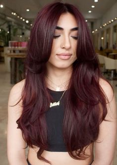 Shay Mitchell Red Hair, Burgundy Bob Hair, Burgundy Orange Hair, Black To Burgundy Ombre, Red Hair Pale Skin, Dark Cherry Hair, Warm Red Hair, Cowgirl Copper, Red Hair Outfits