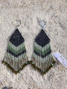 Hanging sleeper earrings with needle-woven fringes in Miyuki Délicas beads (high quality Japanese beads) in green and black and Preciosa beads in green crystal in brick stitch with C-Lon thread (special for weaving). Width: 2.6 cm Height: 10 cm Handmade creation Shipping in bubble wrap to preserve your jewelry! Instagram www.instagram.com/blackperlefrance Facebook https://www.facebook.com/blackperleangers/ Guaranteed lead-free, cadmium-free, nickel-free Green And Black Earrings, Angers France, Japanese Beads, Sleeper Earrings, Crystal Green, Jewelry Instagram, Woven Bracelets, How To Make Clothes, Green Crystal