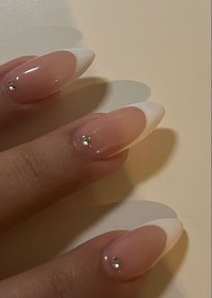 How To Cut Nails Shape, Aesthetic Nails Vintage, Nails Ideas Basic, Simple Bling Nails, Uñas Delicadas Y Sencillas, Milky Nails With Glitter, Minimalist Nails Almond, Poly Gel Nail Ideas, Nails Inspo White