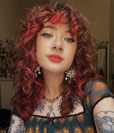 Queer Hair, Color Block Hair, Split Dyed Hair, Cute Curly Hairstyles, Split Hair, Haircuts For Curly Hair, Hairdos For Curly Hair, Pretty Hair Color