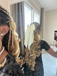 Styling with bow🎀. Coquette hair inspo for braids. Box Braids With Hair Bows, Hair Bow With Braids, Knotless Boho Braids With Bow, Hair Bows On Braids, Braids With Ribbon Bows, Bow And Braid Hairstyle, Bow Trend With Braids, Bow On Braids, Coquette Box Braids