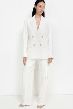 Eudon Choi Pre-Fall 2024 https://www.vogue.com/fashion-shows/pre-fall-2024/eudon-choi/slideshow/collection#18 Frieze Art Fair, Visit Seoul, Women In White, Fall 24, Korean Artist, Autumn Outfit