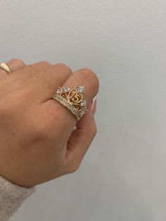 15 year crown ring, with cubic zirconias in white, size 7 but we can make it to the measure you need, yellow gold, you can use it daily or on special occasions, if you have any questions send a message, item sold by piece , weight undetermined. Gold Quince Ring, Quince Rings Gold, 15 Rings Quinceanera, Quinceanera Rings, Quince Rings, Quince Jewelry, Quince Crown, Royal Blue Quinceanera Dresses, 15 Ring