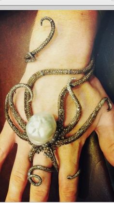 octopus ring :o Sevan Bicakci, Pearl Jewels, Bohol, Gothic Steampunk, Bling Bling, Ring Bracelet