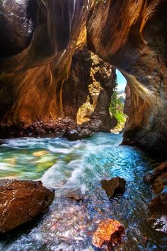 an image of a river in the middle of some rocks and water that is flowing under it