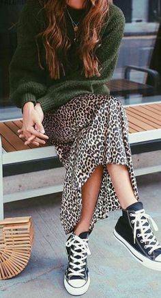 Look Boho Chic, Modest Summer, Leopard Print Skirt, Mode Boho, Dresses Modest, White Converse, Mode Casual, Dresses 2024, Mode Inspo