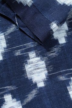 the blue and white pattern on this shirt is made from fabric that has been dyed with different colors