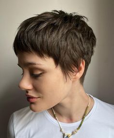 Short Hipster Hair, Super Short Pixie Cuts, Non Binary Haircuts, Shaved Pixie Cut, Super Short Pixie, Androgynous Haircut, Shaved Pixie, Short Blonde Pixie, Short Curly Pixie