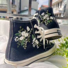 70 Converse, Cute Converse Shoes, Bridal Converse, Custom Sneakers Diy, Embroidered Converse, Cute Converse, Converse Custom, Wedding Converse, Preppy Shoes