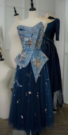 Detail Couture, Design Moda, Fashion Drawing Dresses, Fashion Designing, Couture Details, Glam Dresses, Fashion Design Clothes, Belle Epoque, Mode Inspiration