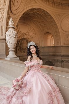 Quinceanera smiles for pre-event session at the San Francisco City Hall captured by wedding and portrait photographer based in Sacramento CA Quinceanera Court Pictures Pink, Quinceanera Photoshoot Ideas, Elegant Quince Dresses, Dresses For Quinceanera, Quince Picture Ideas, White Quince Dresses, Quince Photoshoot Ideas, Quince Photoshoot