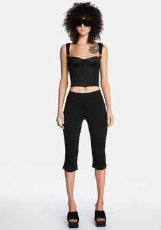 life goes on. These high-waisted pedal pusher pants have ruched legs, a side zip closure, and a bodycon fit. Black Capris Outfit Summer, Capri Pants Outfits Summer, Black Capri Pants Outfit, Summer Capri Outfits, Rock Girl Outfit, Outfit Estate, Capri Pants Outfits, 2025 Style, Mom Fits