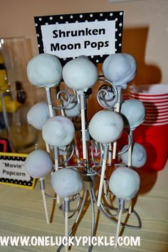 there are many moon pops on the table