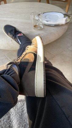 Nobu Malibu, Replica Sneakers, Shoes Wallpaper, Sneaker Posters, Nike Kicks, David Dobrik, All Nike Shoes, Travis Barker, Shoe Wishlist