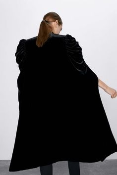 Elegant Cape For Costume Party, Formal Cape With Draped Sleeves, Chic Black Cape With Cape Sleeves, Chic Capelet For Party, Chic Formal Capelet With Cape Sleeves, Chic Evening Capelet With Cape Sleeves, Elegant Cape For Fall Party, Elegant Fall Cape For Party, Elegant Fall Party Cape