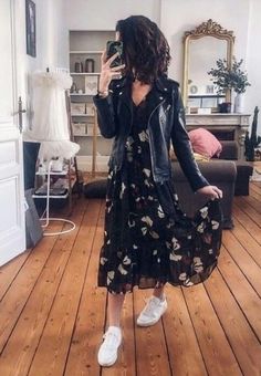 Dress With Biker Jacket, Floral Black Dress Outfit, Rainy Day Outfit Dress, Alternative Feminine Style, How To Wear Midi Skirt, Outfit Vestido Y Tenis, Tea Dress Outfit, Outfits Winter