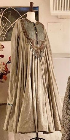 Dressing Chic, Designer Dresses Elegant, Pakistani Fashion Party Wear, Salwar Kamiz, Traditional Indian Outfits, Fashion Design Dress, Designer Party Wear Dresses, Designer Dresses Casual