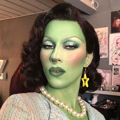 Glam Alien Makeup, Drag Inspired Makeup, Green Alien Makeup, Alien Glam, Yoda Cosplay, Alien Portrait, Retro Alien