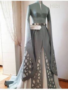 Fantasy Clothing Royal, Grey Fantasy Dress, Game Of Thrones Outfit Inspiration, Game Of Thrones Inspired Outfits, Luxury Elven Medieval Dress For Cosplay, Luxury Vintage Medieval Dress For Larp, Luxury Elven Style Medieval Dress, Black Fantasy Dress, Grey Medieval Dress