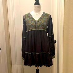 Free People Boho Blouse. Size M But Fits Like Large. Cutouts On Sleeve As Seen In Picture. Green V-neck Tunic For Fall, Green Tunic Blouse For Fall, Green Boho Print Long Sleeve Top, Green Long Sleeve Top With Boho Print, Green Long Sleeve Boho Print Top, Green V-neck Peasant Top For Fall, Fall Green V-neck Peasant Top, Black Long Sleeve Top With Boho Print, Crochet Bell Sleeve