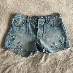 Levi’s Denim Shorts Brand New Levi’s Shorts, Denim Shorts Aesthetic, Jean Shorts Aesthetic, Valentine Fashion, Cute Jean Shorts, Acid Bath, Pretty Fits, Shorts Aesthetic, Levi 501 Shorts