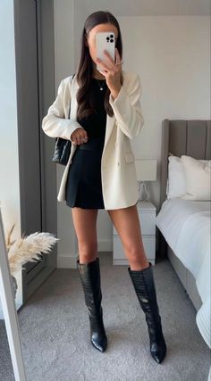 Outfit Botas, Elegante Casual, Spring Fashion Outfits, Spring Outfits Women, Outfit Inspo Fall, Autumn Outfit, White Blazer, Fall Fashion Outfits, Business Casual Outfits