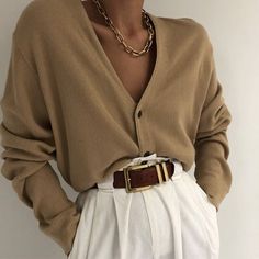 O cardigan é a peça que promete invadir os looks das fashion girls nas próximas estações. Vintage Winter Fashion, Chique Outfits, Outfit Chic, Dresses Vintage, Outfits Casual, Mode Vintage